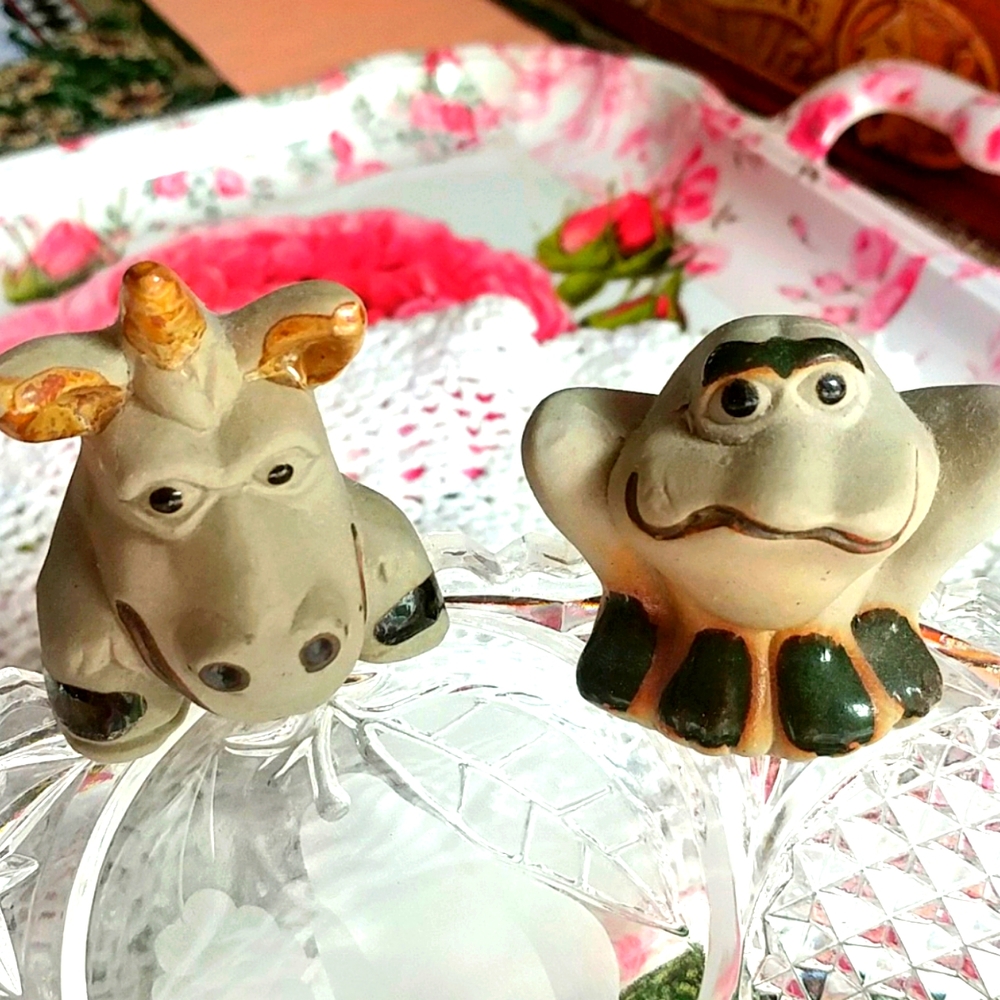 LAST CHANCE!! Adorable Frog & Rhino Pair of Ceramic Pot Sitters!